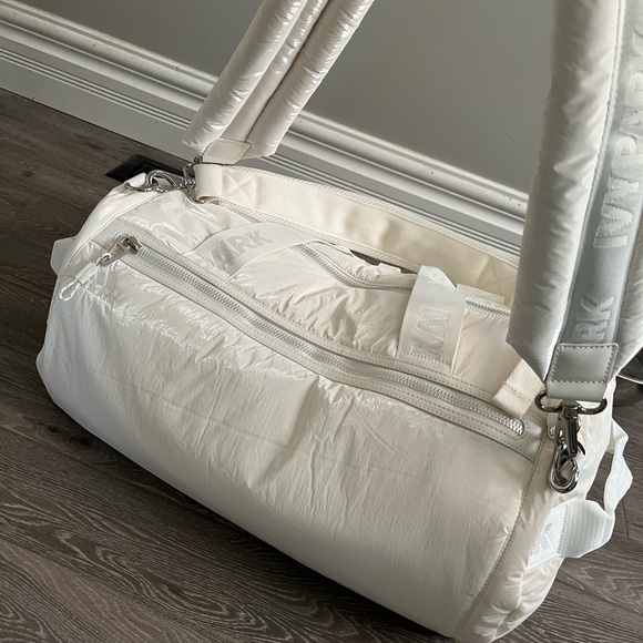 Ivy Park padded duffle bag (❤️‍🔥SALE: 30% off❤️‍🔥) - Picture 4 of 7